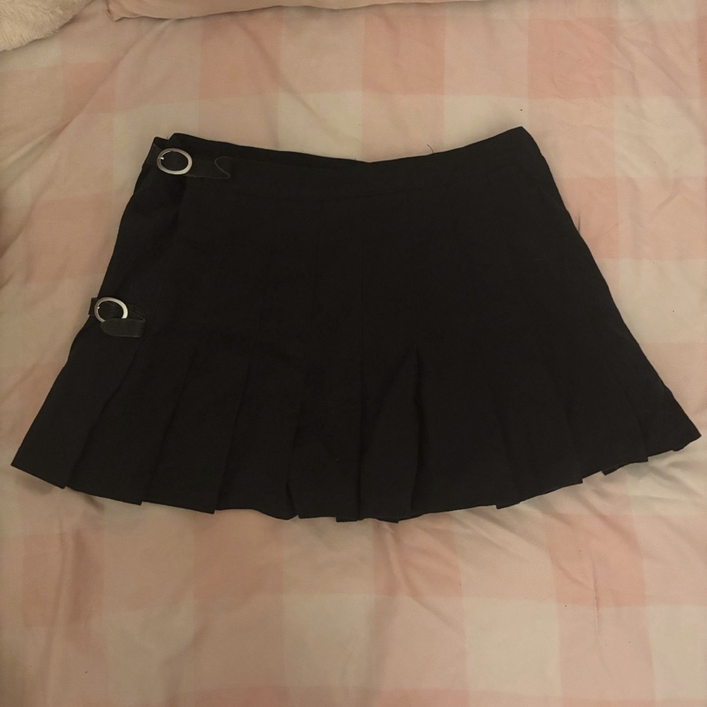 brandy melville low-waisted buckle skirt ♡